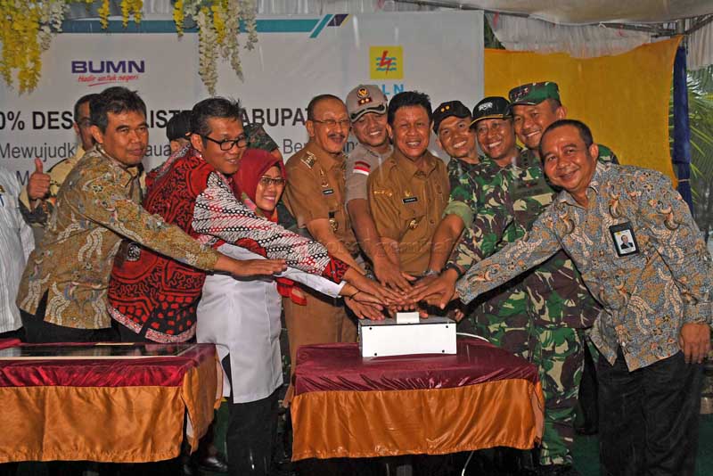 You are currently viewing Plt Gubernur Kepri Resmikan 100% Desa Berlistrik di Kabupaten Natuna