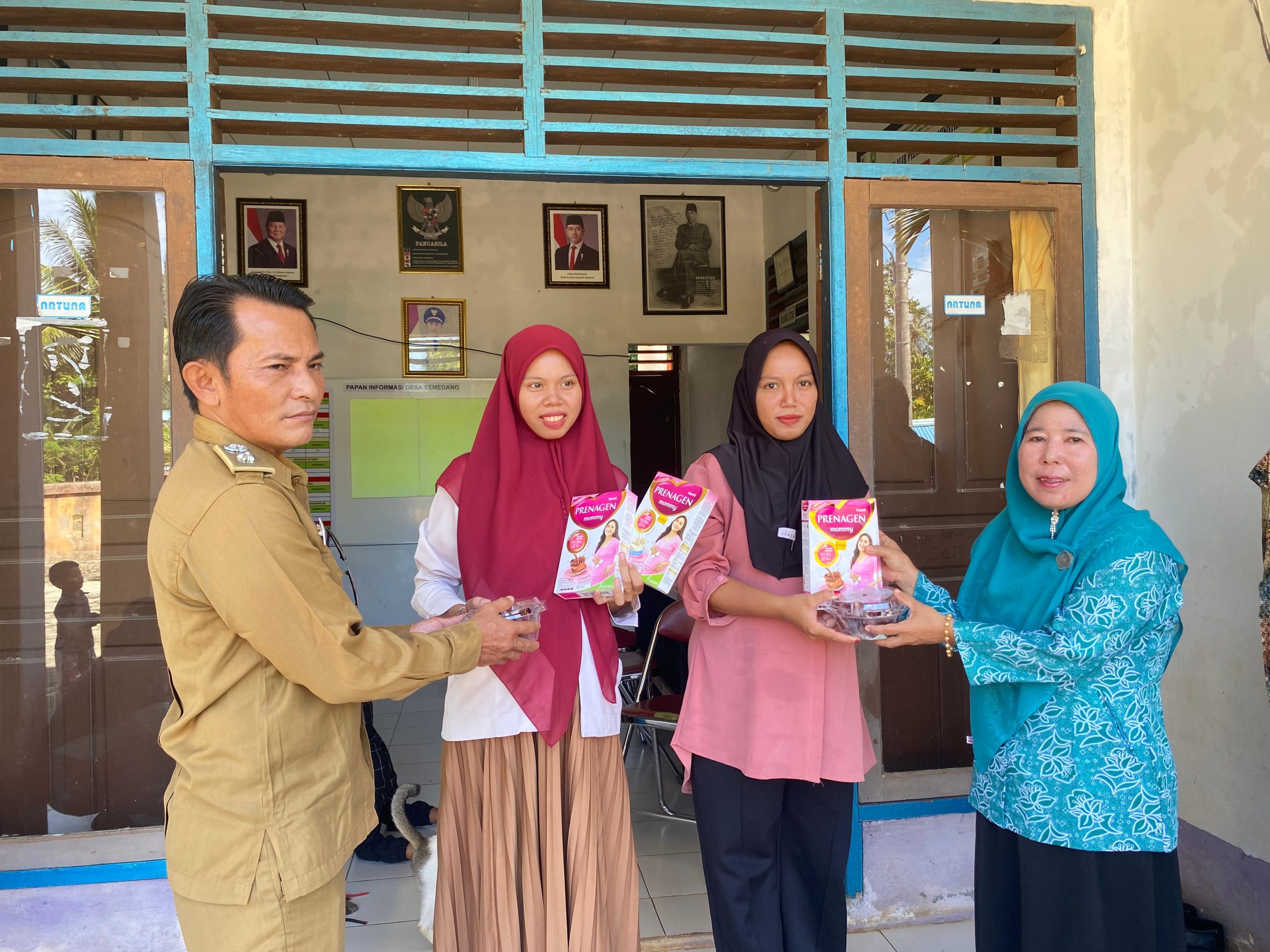 Read more about the article Pemberian Makanan Tambahan Stunting dan Bumil Desa Semedang. Senin, 23 Juni 2025