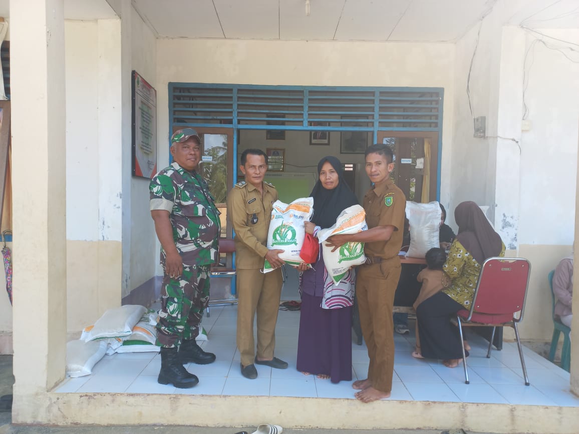 Read more about the article Penyaluran Beras Bulog Bantuan Pangan dari Dinas Ketahanan Pangan dan Pertanian. Semedang, 29 Juli 2025
