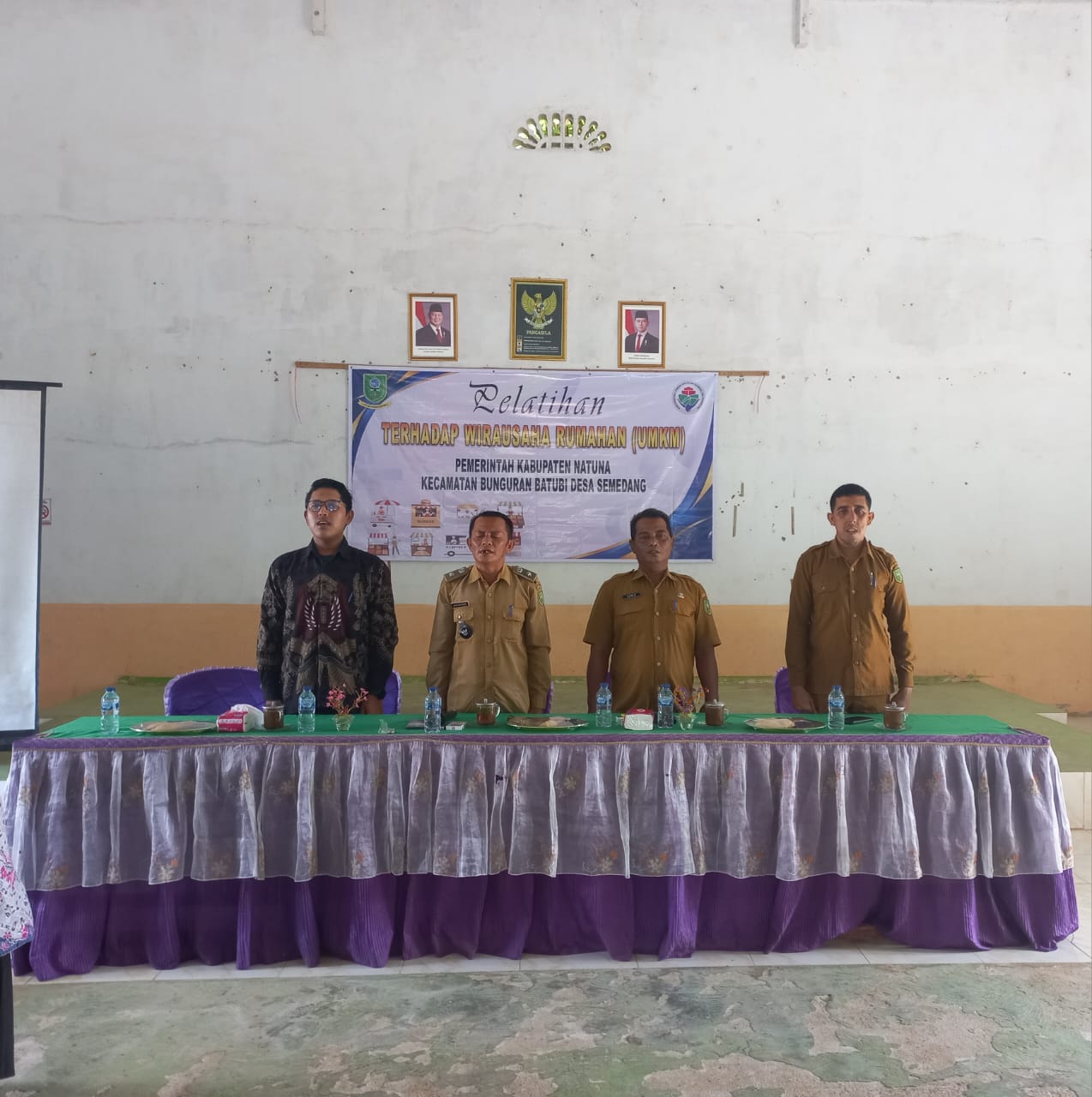 You are currently viewing Pelatihan Terhadap Wirausaha Rumahan (UMKM) Pemerintah Kabupaten Natuna Kecamatan Bunguran Batubi Desa Semedang. Selasa, 23 September 2025