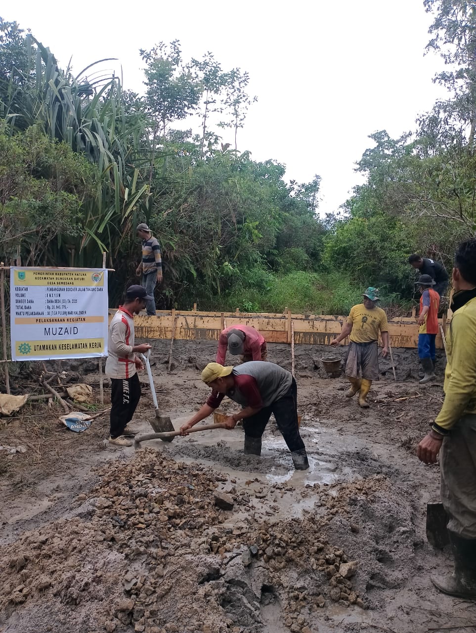 Read more about the article Pembangunan Box Culvert Jalan Tanjung Dara Dana Desa (DD) Tahun Anggaran 2025 Desa Semedang