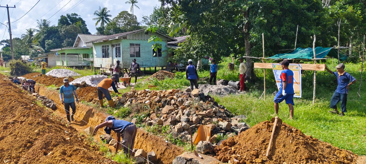 Read more about the article Pembangunan Drainase RT.04 Dana Desa (DD) TA.2025 Desa Semedang